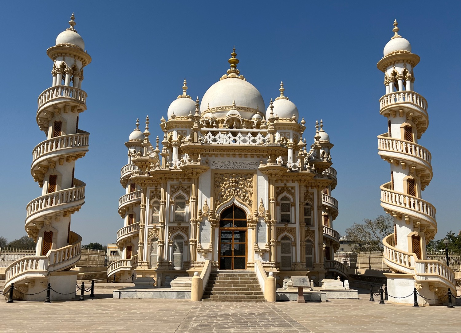 Junagadh Taxi Service Gujarat